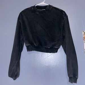 Divided short crop top sweatshirt